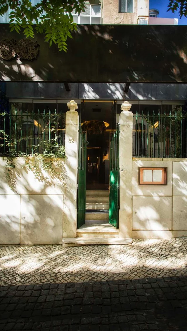 // Back to business with new menus coming out of the kitchen today. After two days off, we’re fully recharged and ready to open our doors and share the best of 100 Maneiras with you. Here, from Tuesday to Thursday, from 7pm, and Friday and Saturday from 12pm to 2pm and 7pm to 1am. 

📷 @fabrice.demoulin.photo 

#100maneiras #tastingmenu #ljubomirstanisic #manuelmaldonado #lisbonrestaurants #bairroalto #visitlisbon